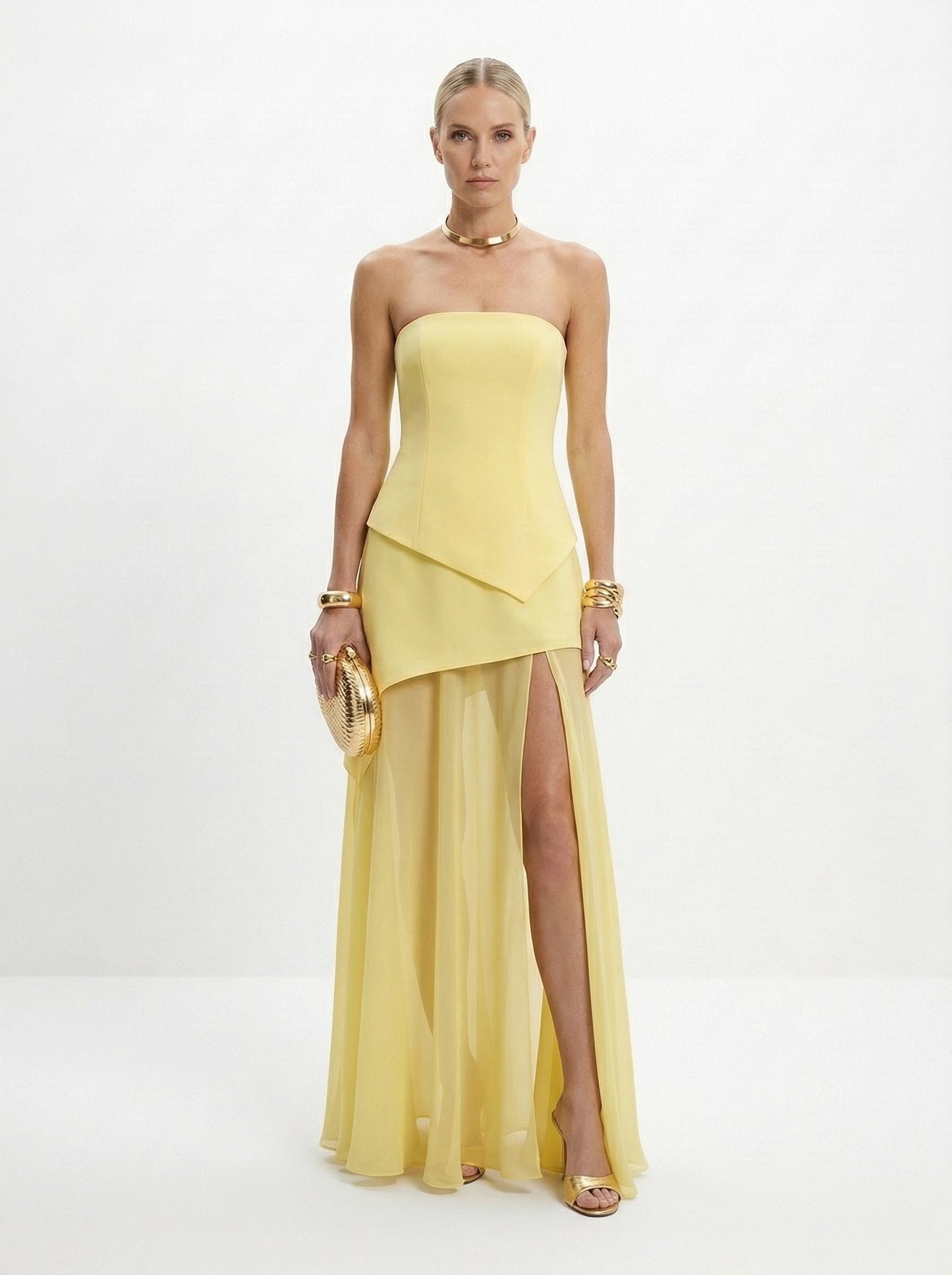 Vestido Largo LiaVoss con Escote Recto, Capa Fluida y Abertura Lateral