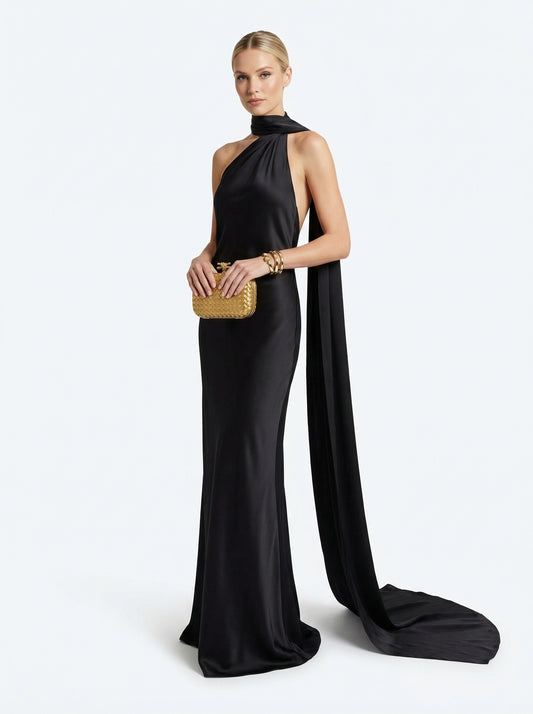 Vestido Halter LiaVoss con Espalda Abierta y Capa Fluida