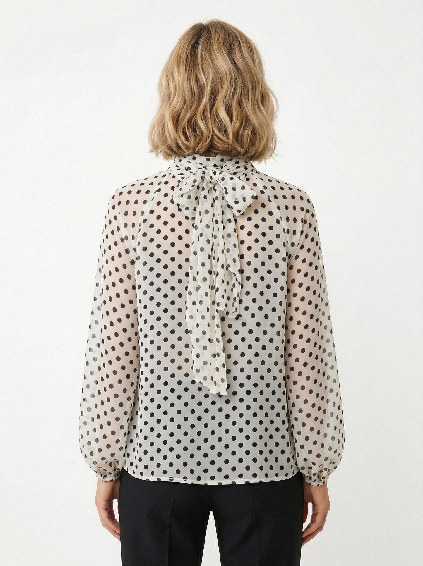 Blusa LiaVoss de Lunares con Lazo en el Cuello